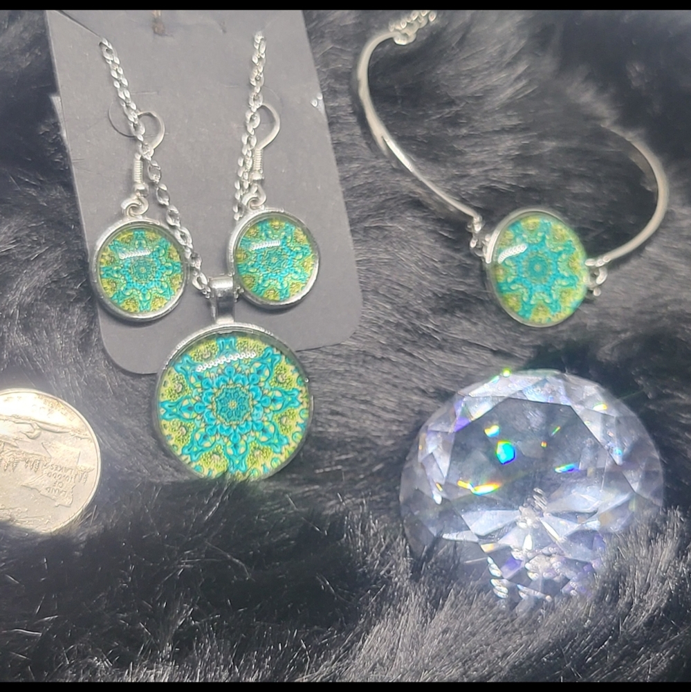 (New) Green And Turquoise Mandala Necklace, Earrings And Bracelet Set